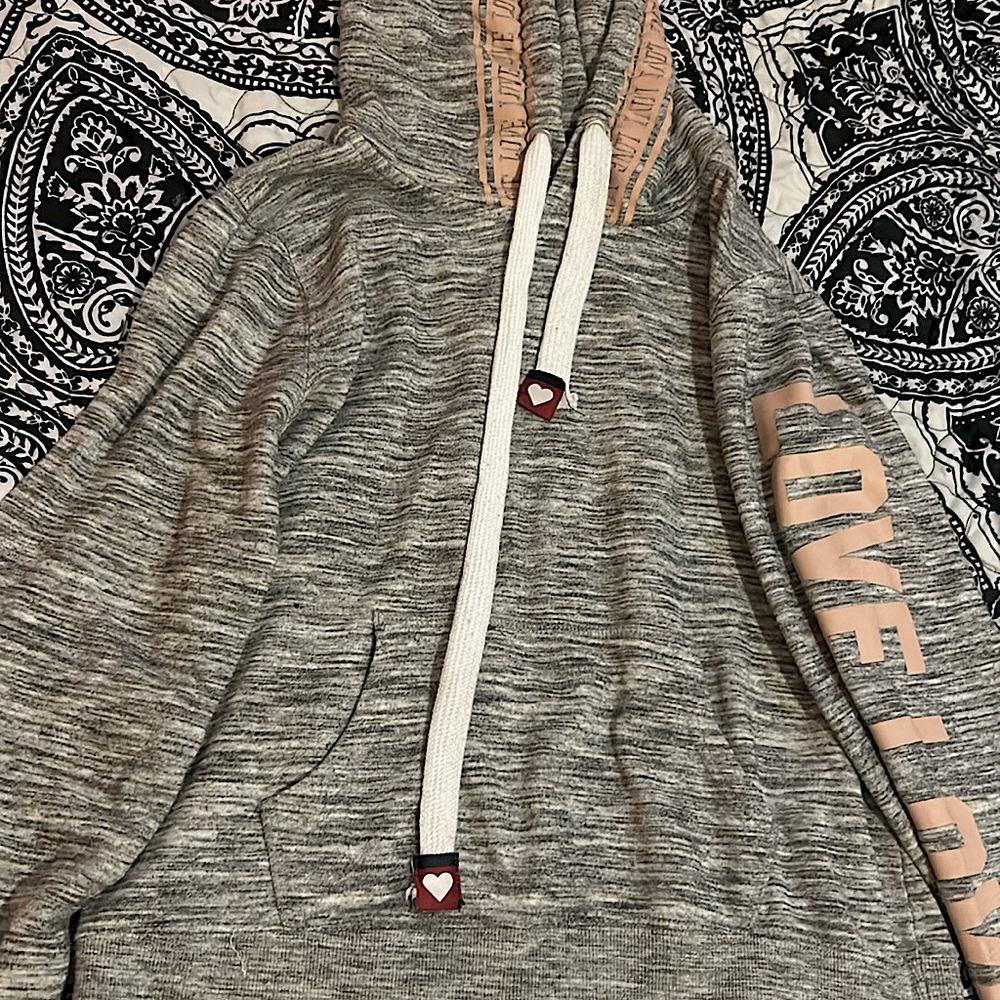 Large hoodie worn a few times nothing wrong, just cant fit anymore